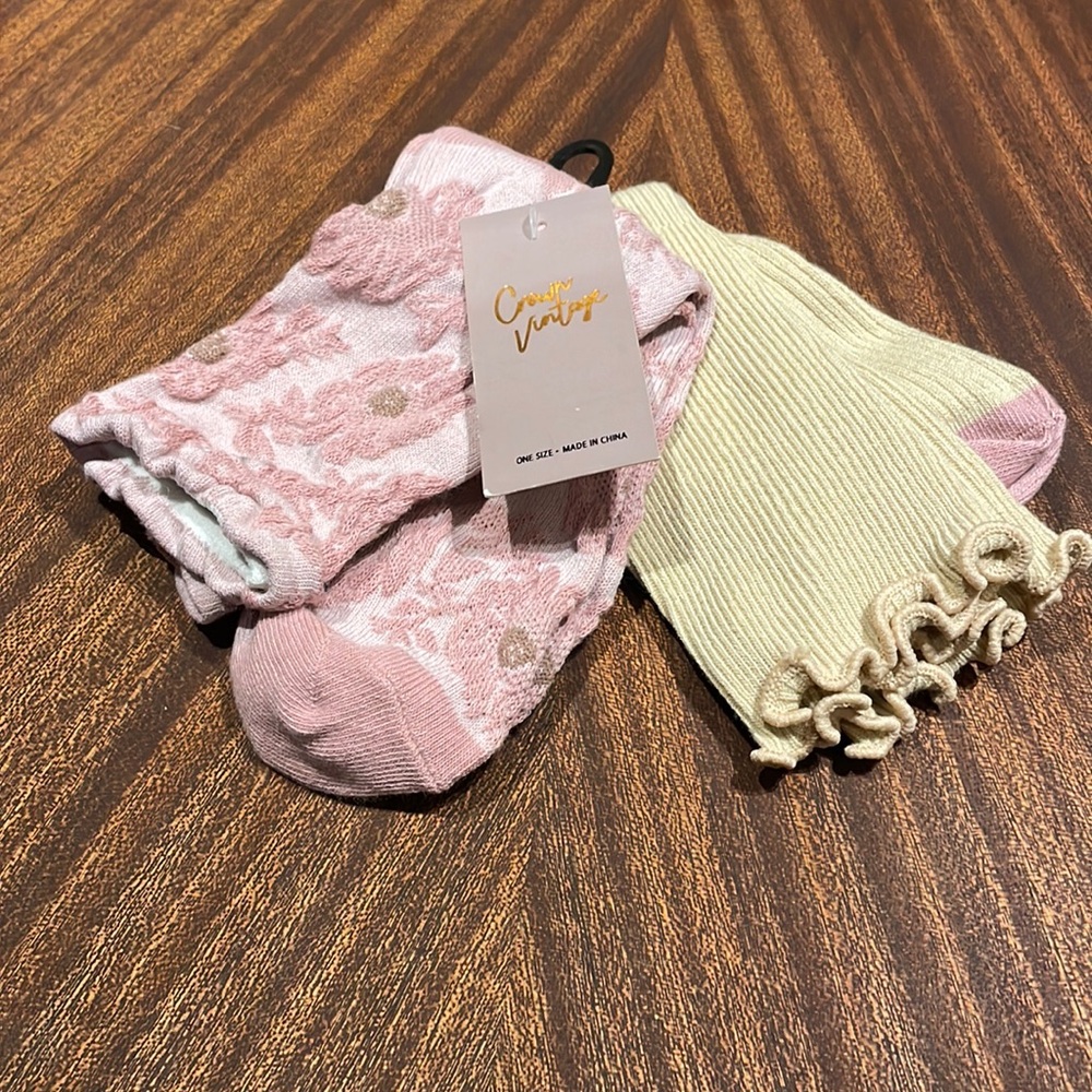 Crown Vintage Dainty Socks Size 9 thru 11